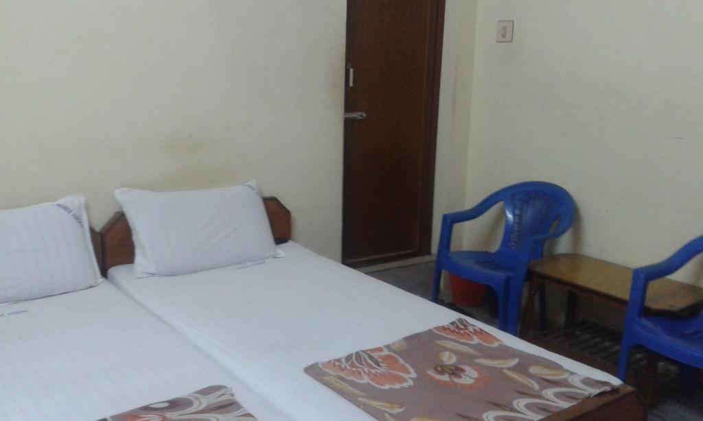Noble Residency Hotel ตีรูปาติ ห้อง รูปภาพ